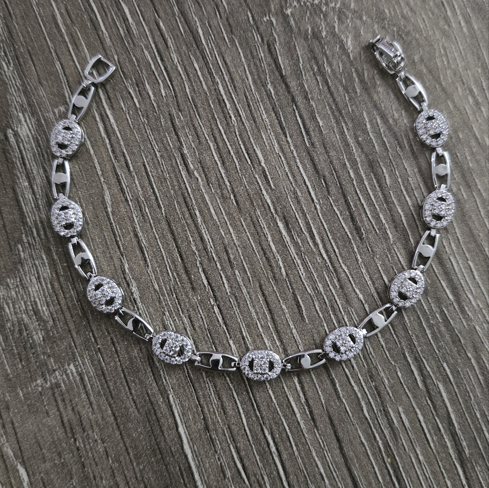 14kt White Gold Plated Link Bracelet With Crystal Details, 7.5"